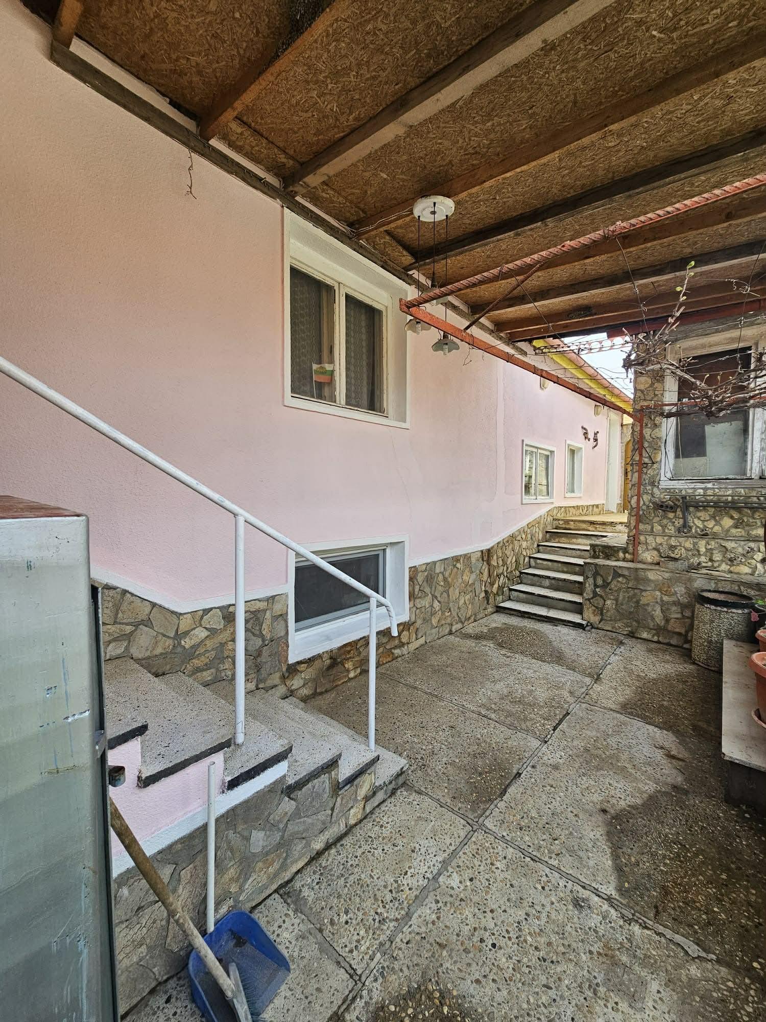 Villa for Sale in Dobrich, v.z. Lozyata