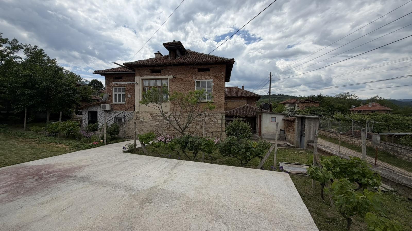 House for Sale in Karavelovo, Plovdiv