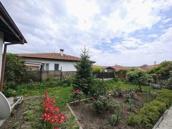 House for Sale in Burgas, Marinka