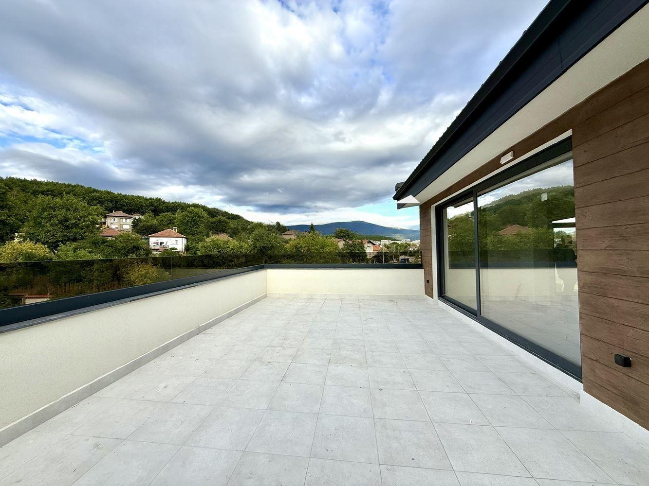 House for Sale in Pernik, Iztok