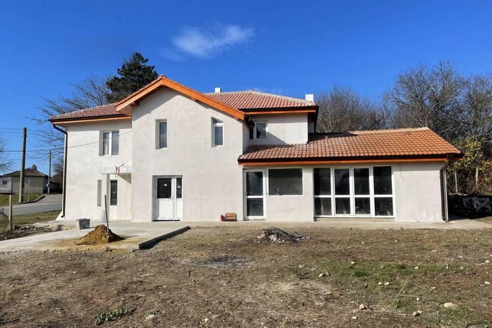 House for Sale in Izgrev, Varna