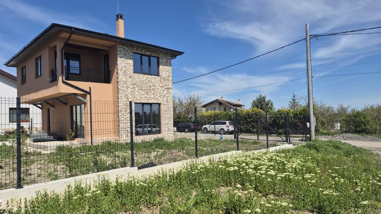 House for Sale in Yarebichna, Varna