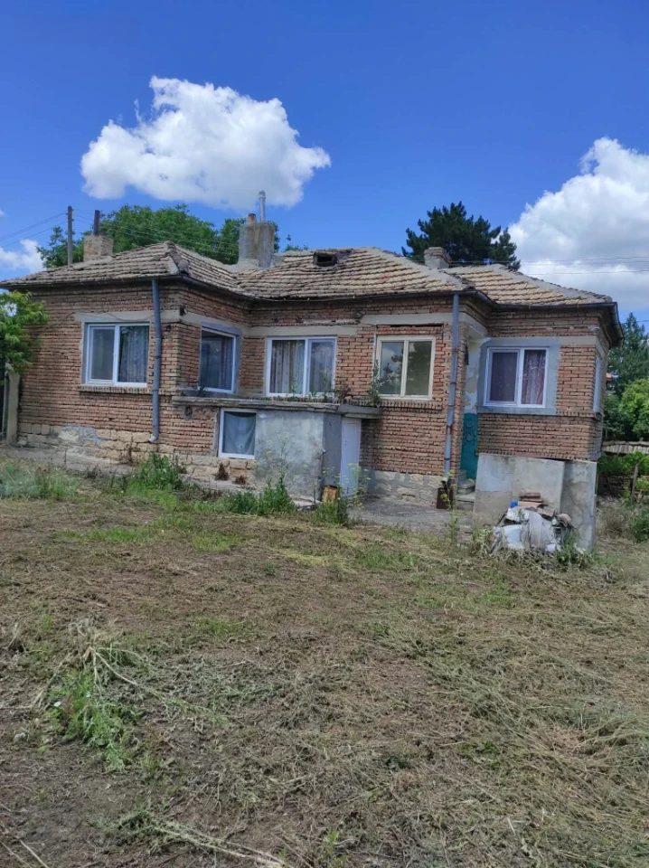 House for Sale in Karamanite, Varna