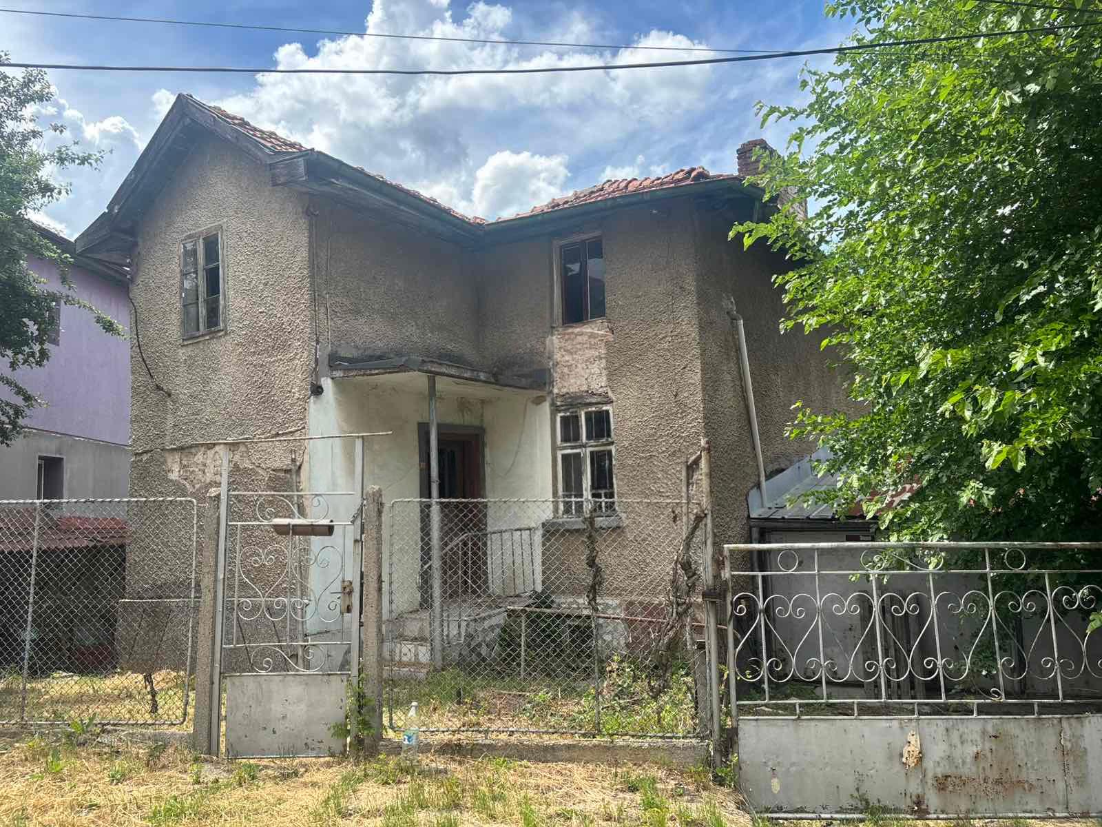 House for Sale in Pernik, Center