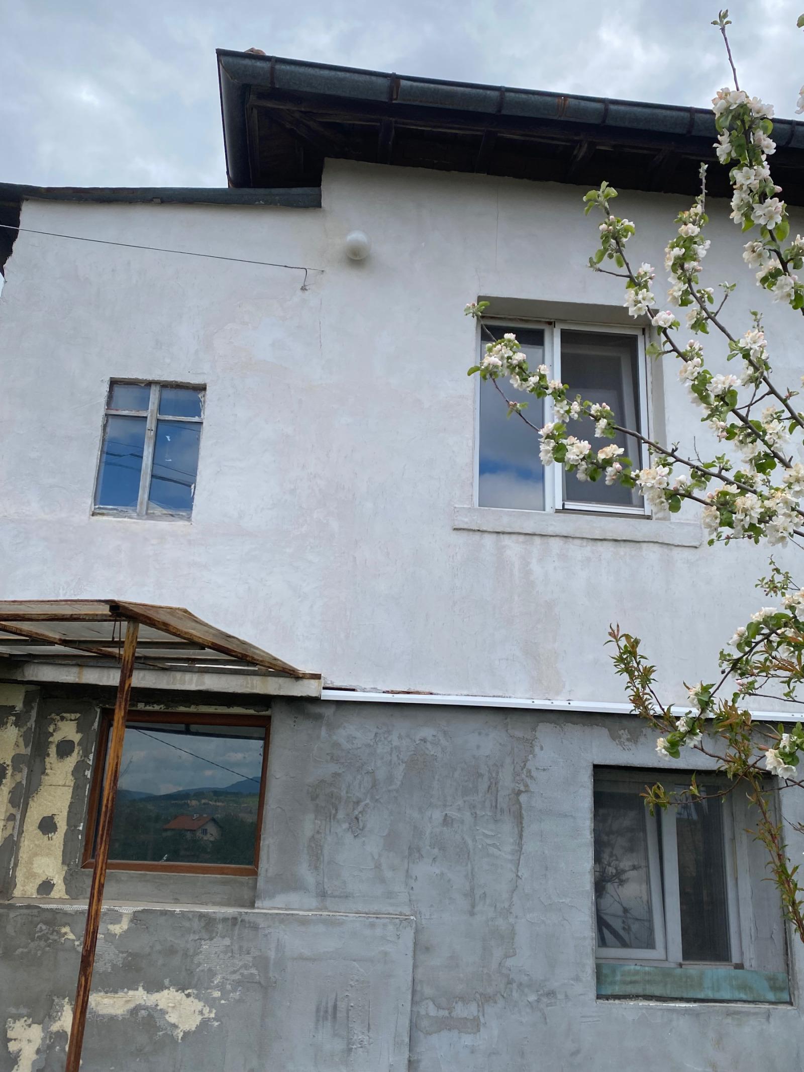 House for Sale in Pernik, Bela voda