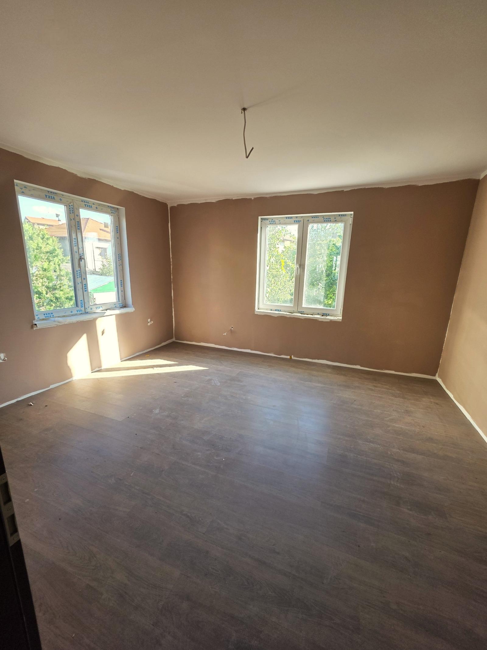 House for Sale in Pernik, Mogiliche