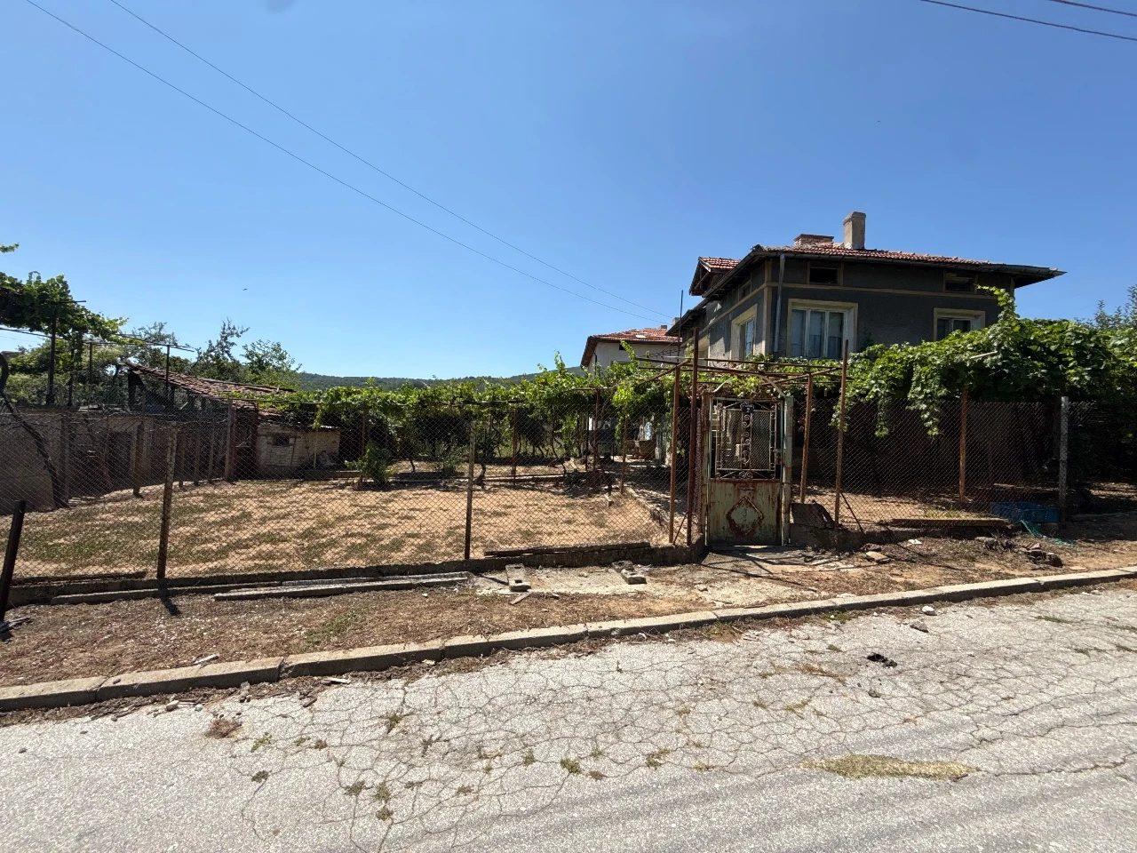 House for Sale in Muhovo, Sofia Province