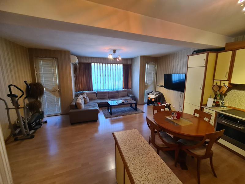 House for Sale in Pazardzhik, Idealen tsentar