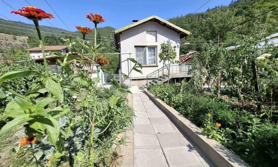 House for Sale in Tompsan, Sofia Province