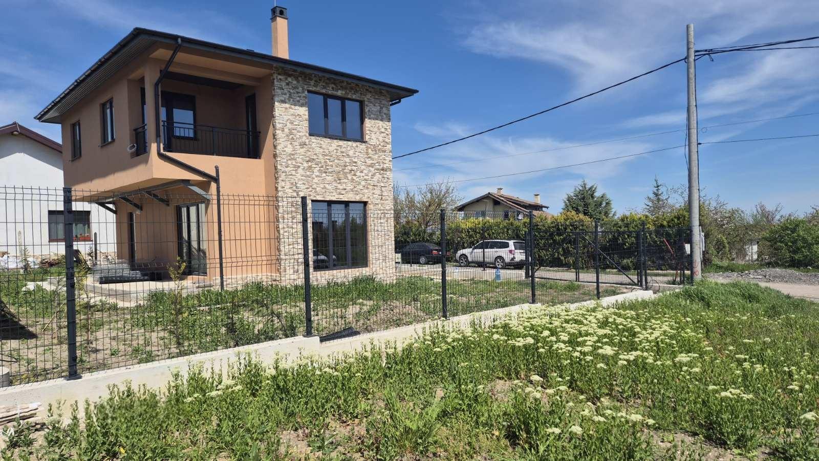 House for Sale in Yarebichna, Varna