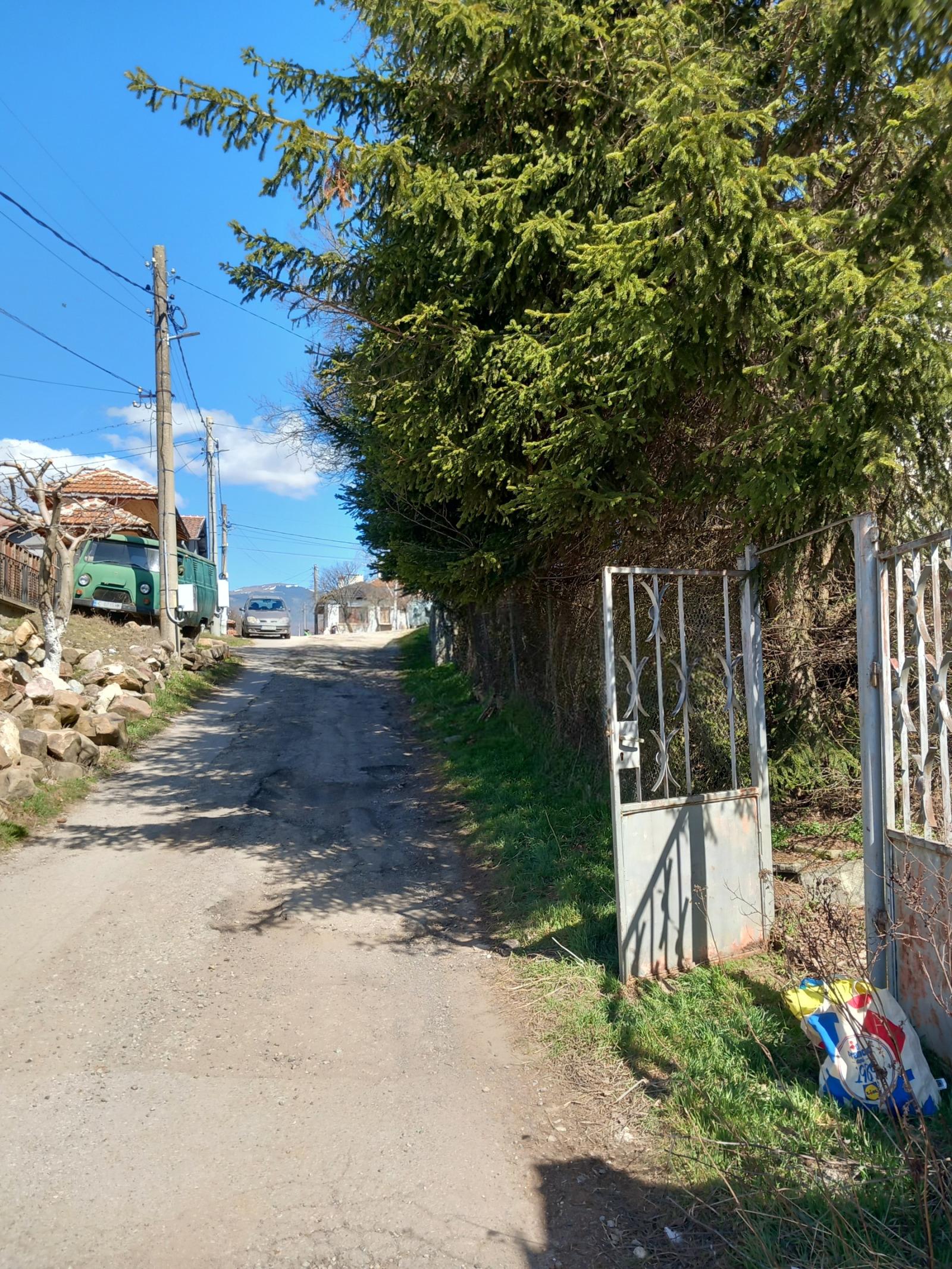 House for Sale in Dolno Kamartsi, Sofia Province