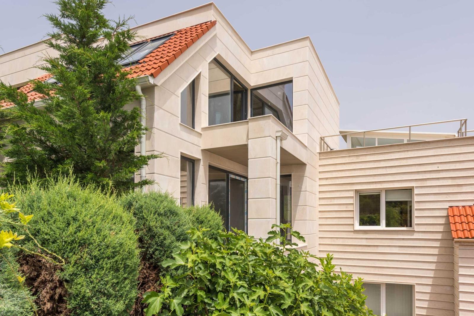 House for Sale in Varna, Fichoza Area