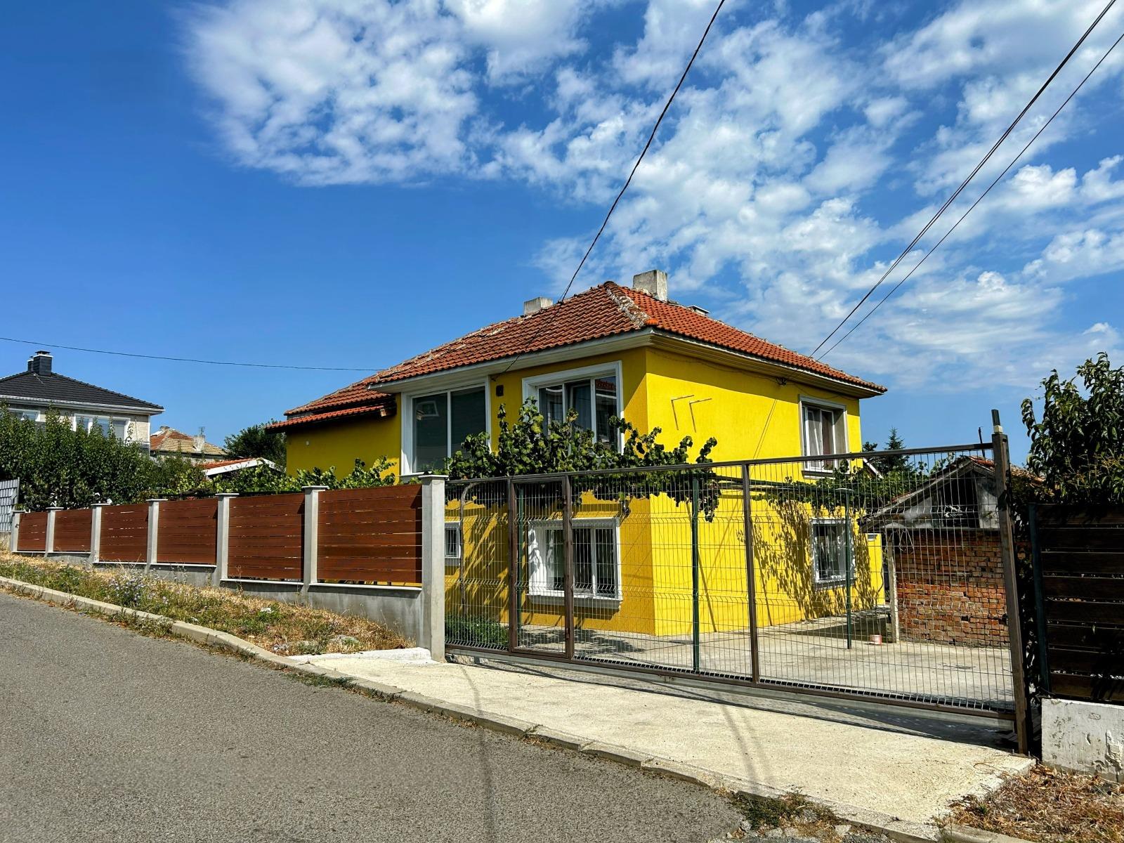 House for Sale in Burgas, Marinka