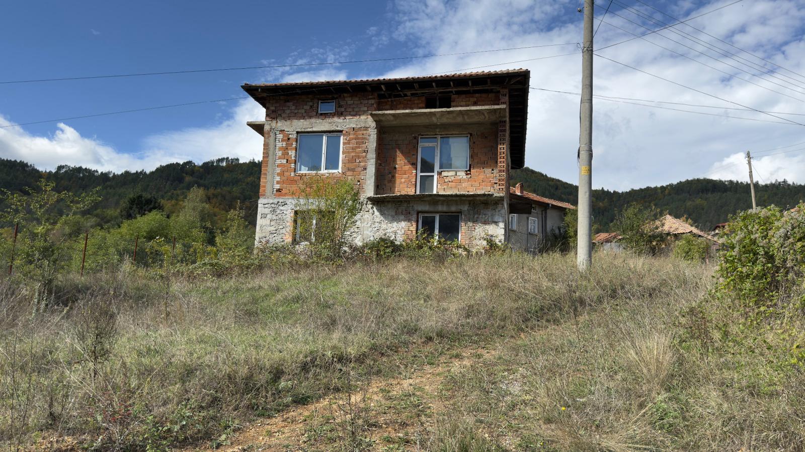 House for Sale in Srednogortsi, Smolyan