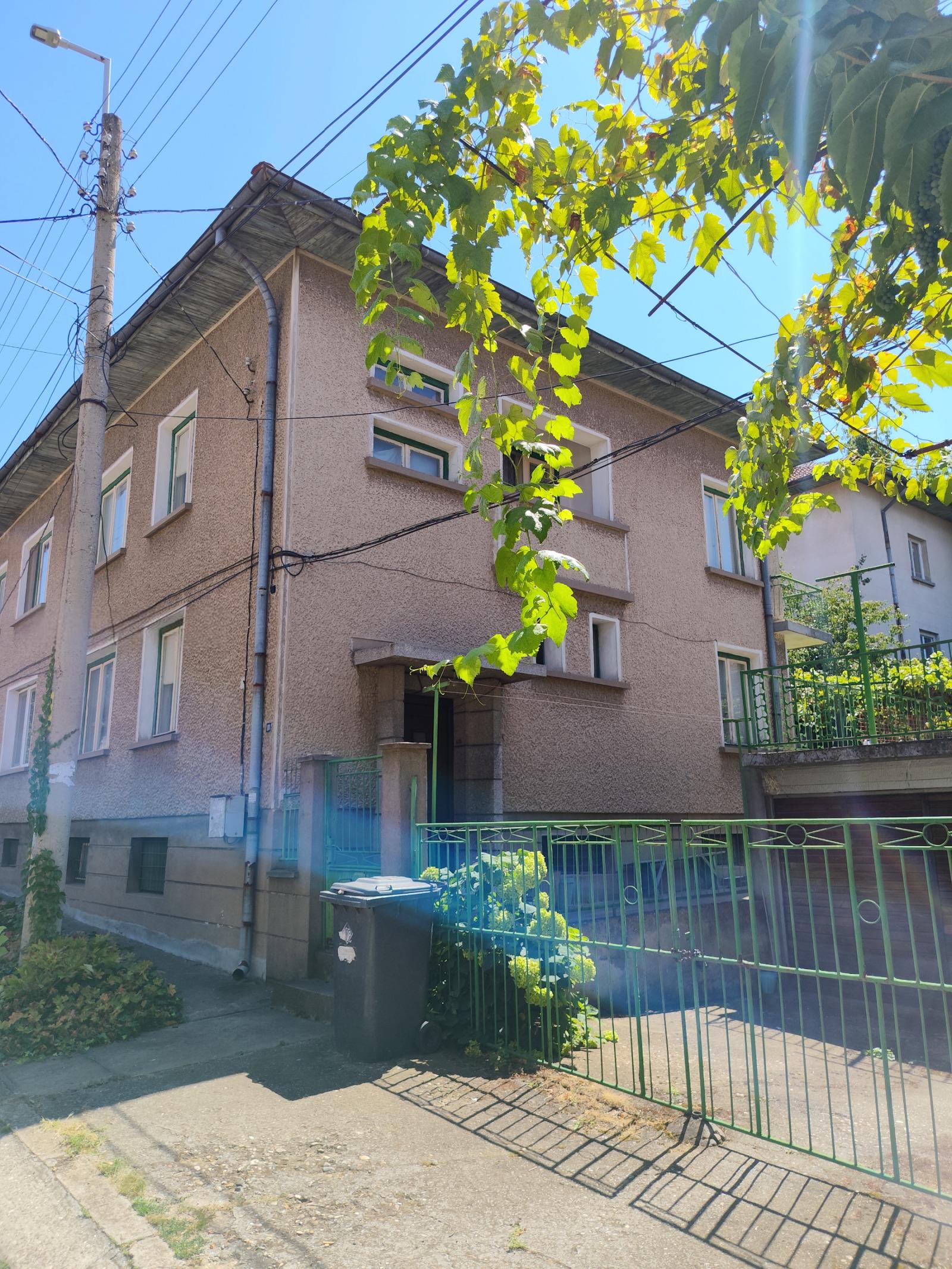 House for Sale in Pleven, Wider Center