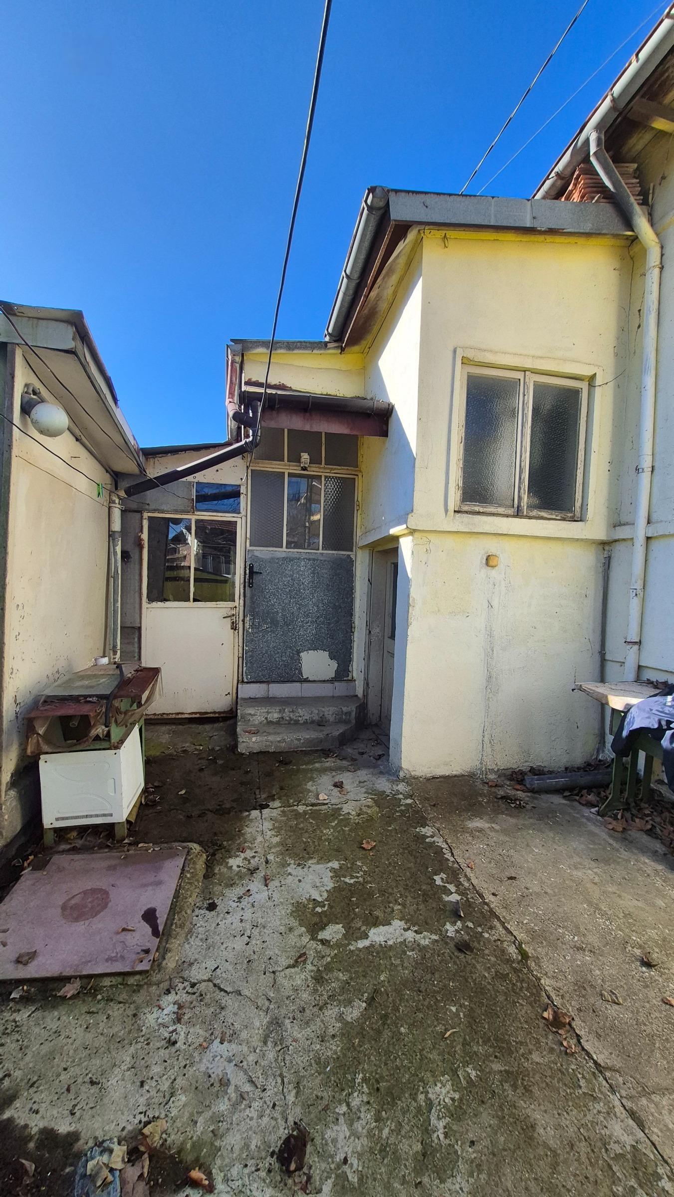 House for Sale in Dobrich, Kralska zona