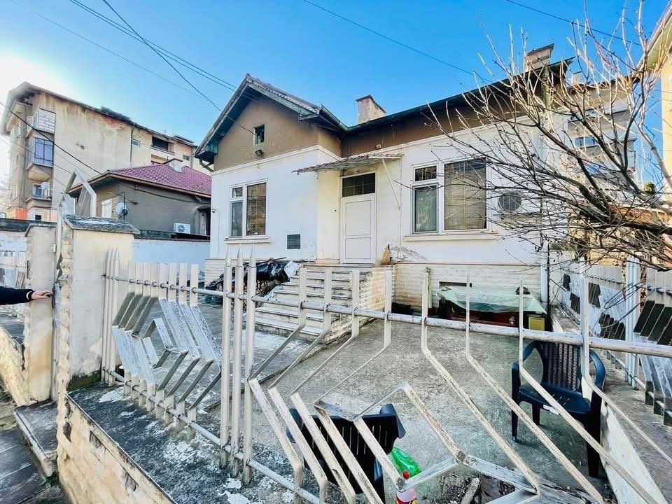 House for Sale in Montana, Wider Center