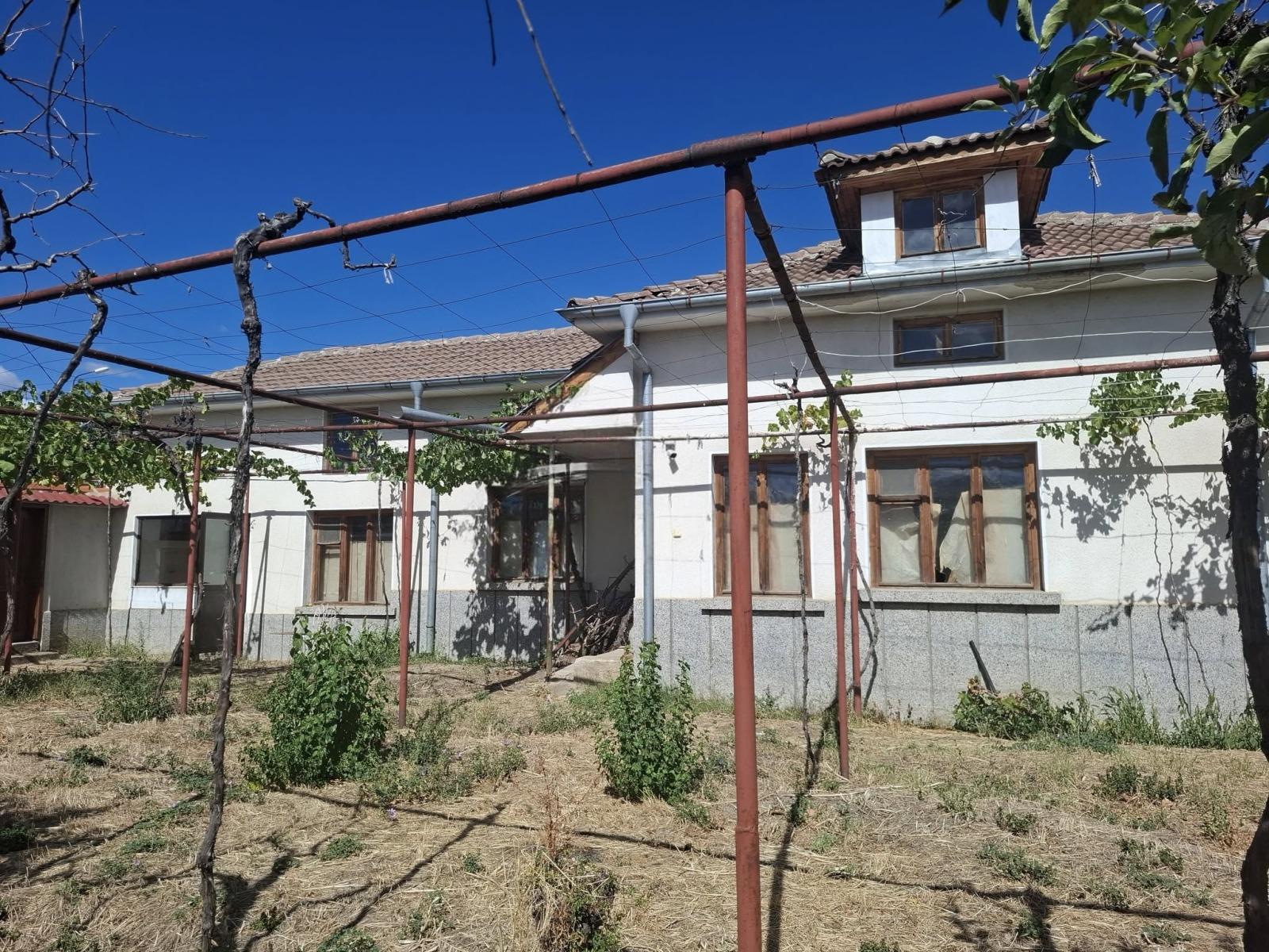 House for Sale in Karnare, Plovdiv