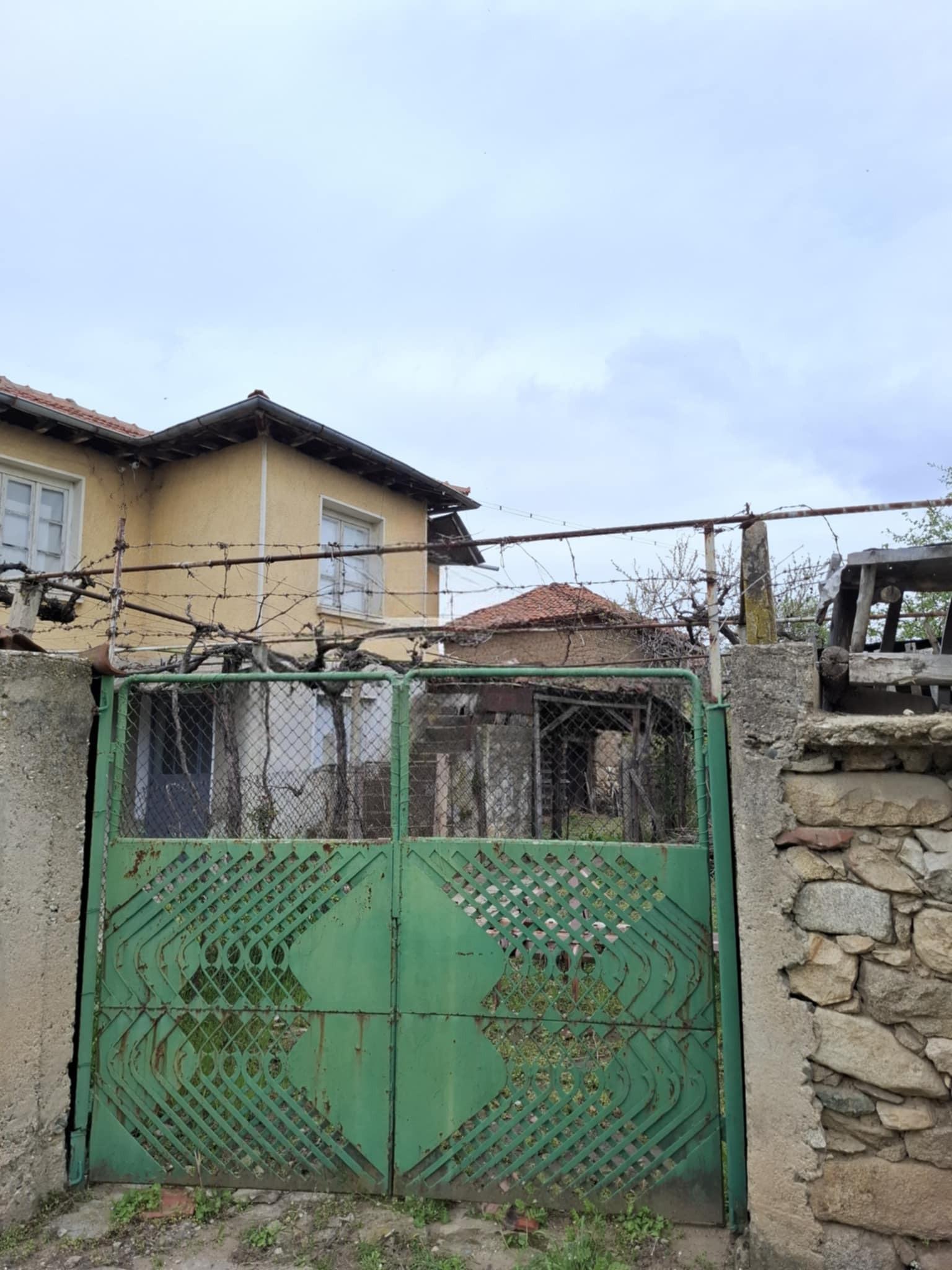 House for Sale in Prolom, Plovdiv
