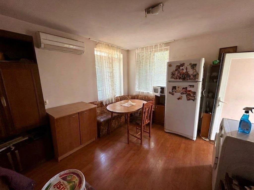 House for Sale in Pernik, Kamenina