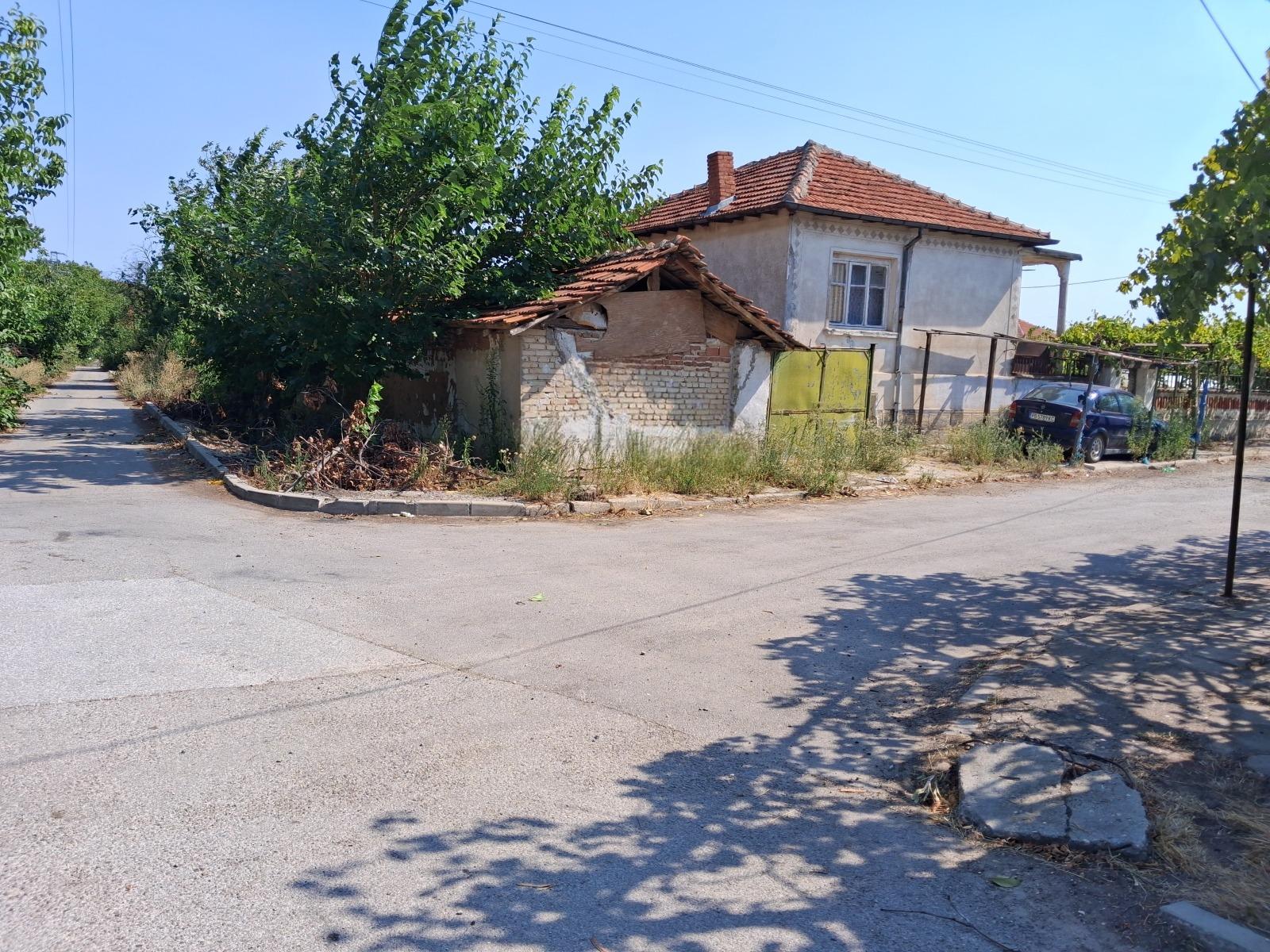House for Sale in Izbeglii, Plovdiv