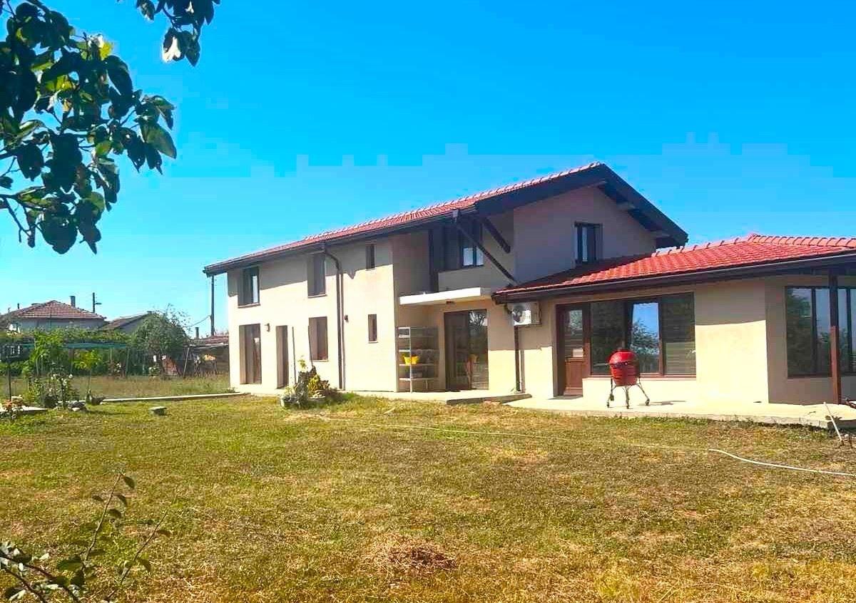 House for Sale in Yunets, Varna