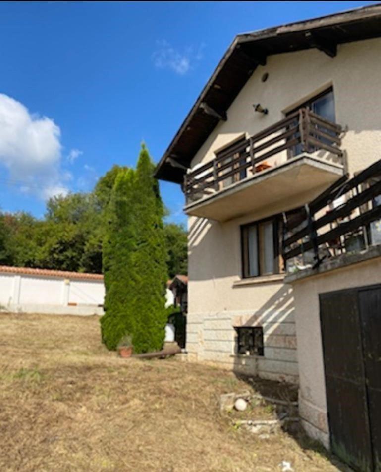 House for Sale in Rebro, Pernik