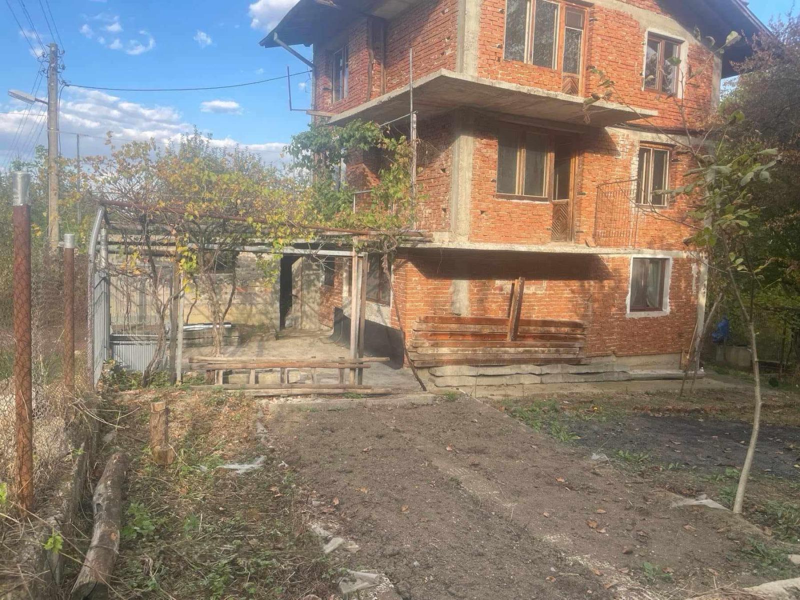 House for Sale in Klenovik, Pernik