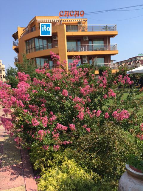 Hotel for Sale in Nesebar, Burgas Province, Bulgaria — 1,000 m² — exterior view