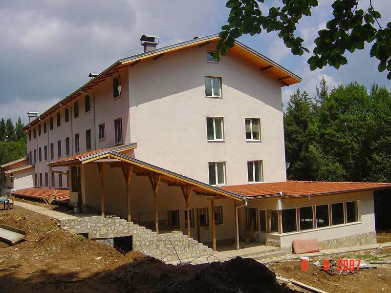 Hotel for Sale at Zdravets Chalet, Plovdiv Province, Bulgaria — 9,800 m² — main photo