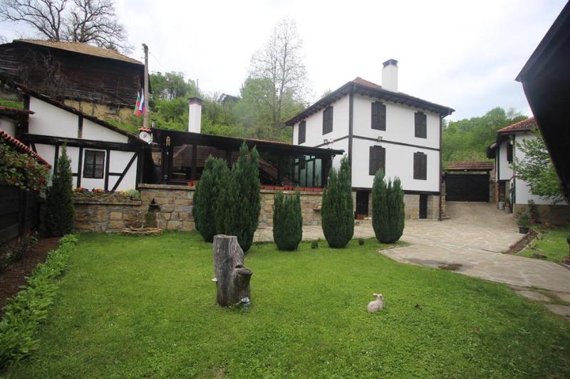 Hotel for Sale in Plachkovtsi, Gabrovo Province, Bulgaria — 350 m² — exterior view