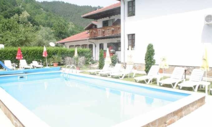Hotel for Sale in Troyan, Lovech Province, Bulgaria — 1,100 m² (ref. 43007886) — photo 3