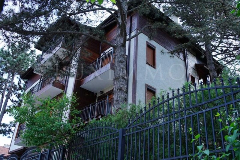 Hotel for Sale in Cherven Bryag, Pleven Province, Bulgaria — 1,600 m² — photo 3