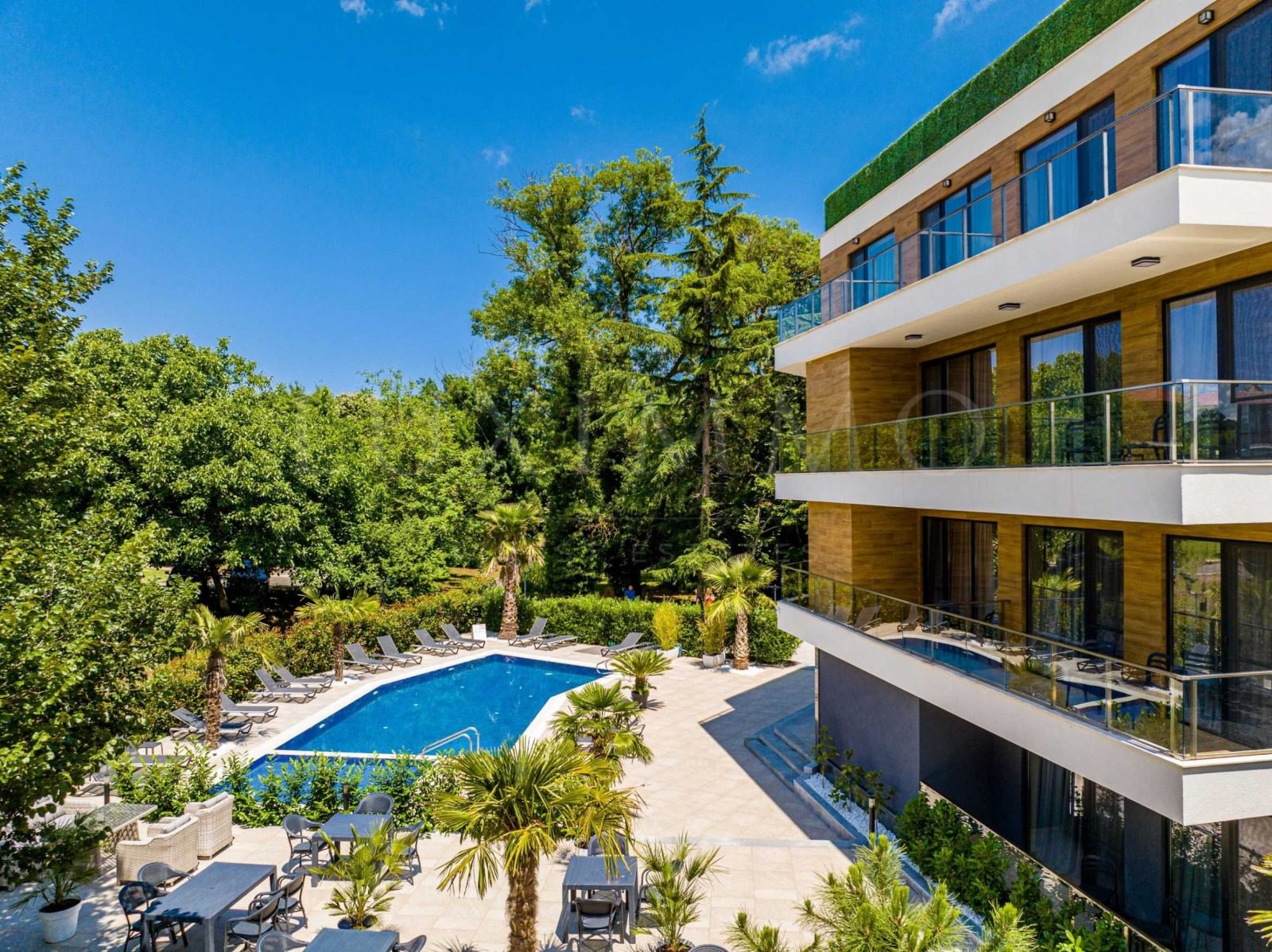 Hotel for Sale in Lozenets, Burgas Province, Bulgaria — 1,000 m² — photo 3