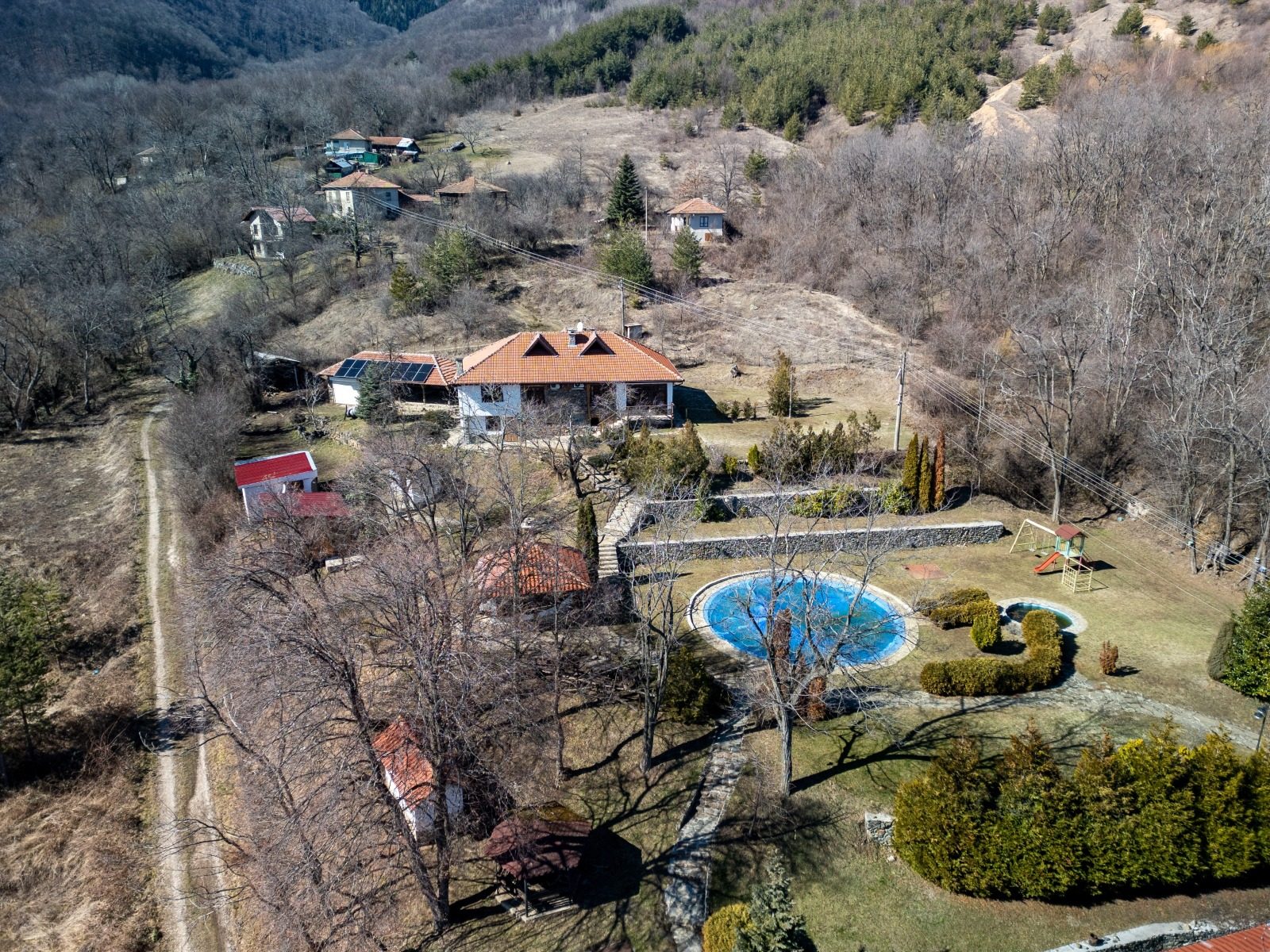 Hotel for Sale in Botevgrad, Sofia Province, Bulgaria — 1,700 m² — photo 3