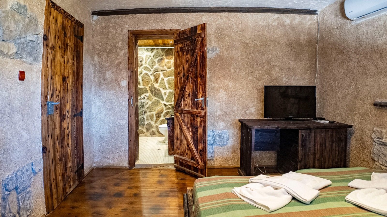 Hotel for Sale in Botevgrad, Sofia Province, Bulgaria — 1,700 m² — photo 5