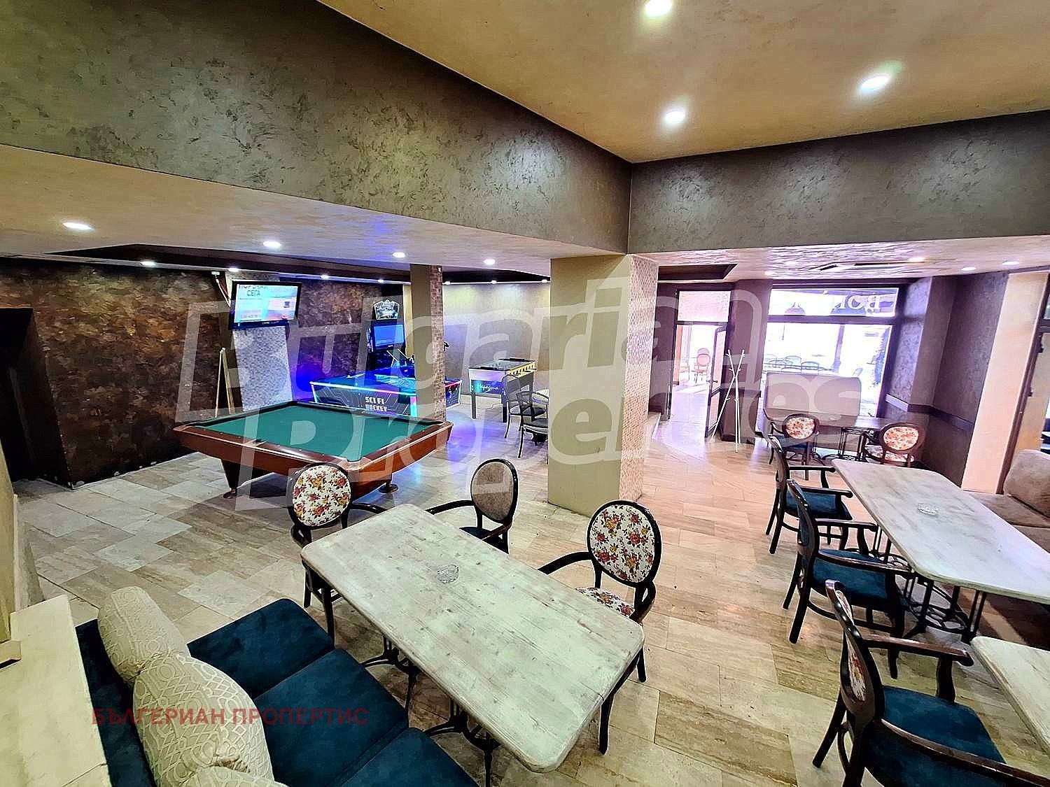 Hotel for Sale in Svishtov, Veliko Tarnovo Province, Bulgaria — 2,000 m² — photo 4