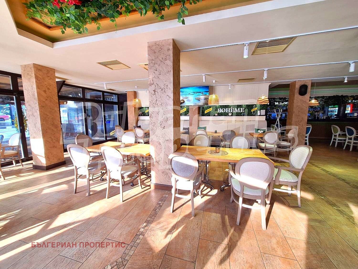Hotel for Sale in Svishtov, Veliko Tarnovo Province, Bulgaria — 2,000 m² — photo 5