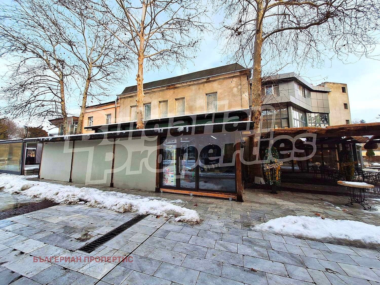 Hotel for Sale in Svishtov, Veliko Tarnovo Province, Bulgaria — 2,000 m² — photo 7