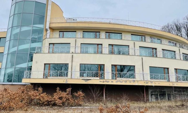 Hotel for Sale in Sevlievo, Gabrovo Province, Bulgaria — 5,000 m² — photo 2