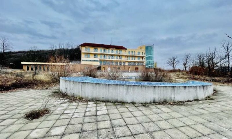 Hotel for Sale in Sevlievo, Gabrovo Province, Bulgaria — 5,000 m² — photo 4
