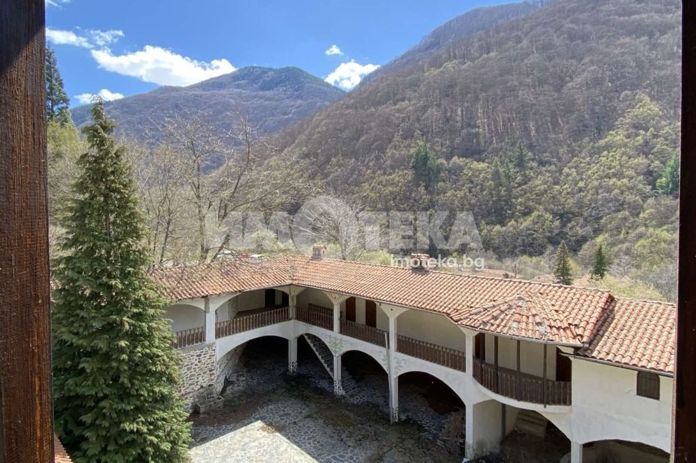Hotel for Sale in Pastra, Kyustendil Province, Bulgaria — 1,151 m² — photo 2