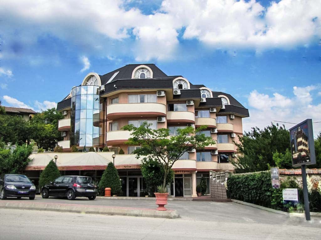 Hotel for Sale in Balchik, Dobrich Province, Bulgaria — 2,000 m² — photo 4