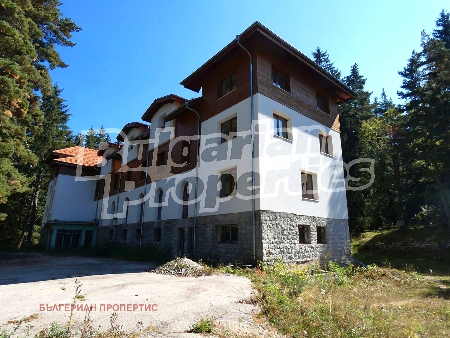 Hotel for Sale in Govedartsi, Sofia Province, Bulgaria — 1,496 m² — photo 3