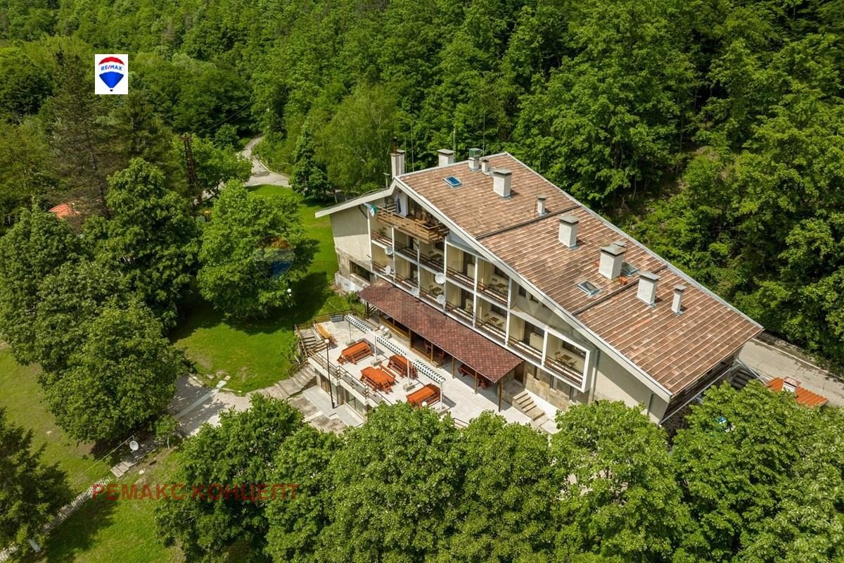 Hotel for Sale in Sushina, Shumen Province, Bulgaria — 1,129 m² — photo 2