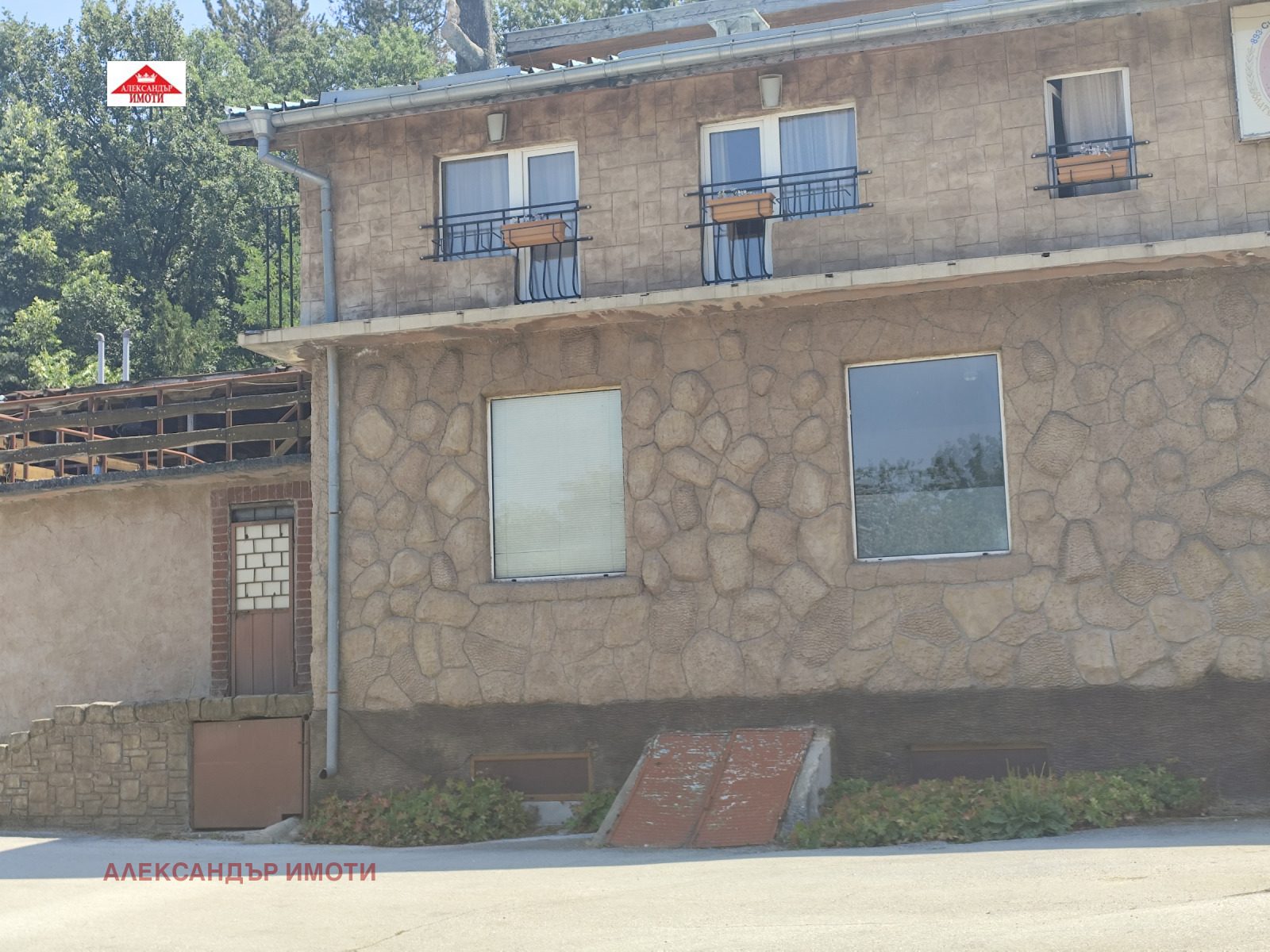 Hotel for Sale in Lyaskovets, Veliko Tarnovo Province, Bulgaria — 2,300 m² — photo 3