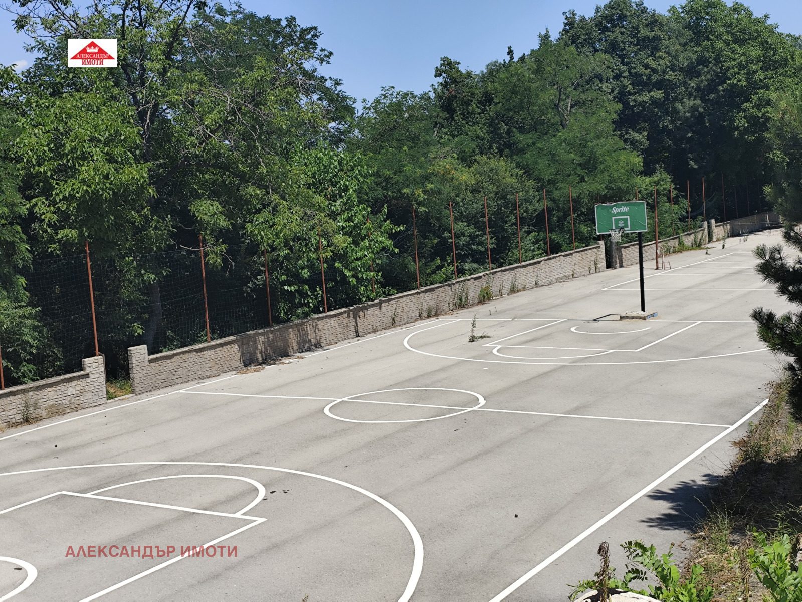 Hotel for Sale in Lyaskovets, Veliko Tarnovo Province, Bulgaria — 2,300 m² — photo 4